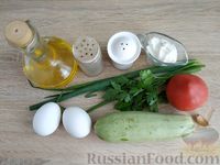 Фото приготовления рецепта: Салат с жареными кабачками, помидорами и яйцами - шаг №1