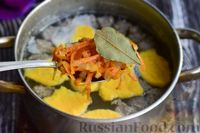 Фото приготовления рецепта: Суп с клецками, фрикадельками и картофелем - шаг №15