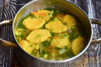 Фото приготовления рецепта: Суп с клецками, фрикадельками и картофелем - шаг №17