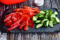 Фото приготовления рецепта: Овощной салат "Летний" с брынзой - шаг №3