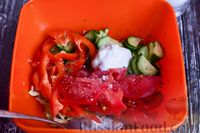 Фото приготовления рецепта: Овощной салат "Летний" с брынзой - шаг №6