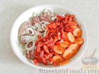 Фото приготовления рецепта: Свинина с овощами в духовке - шаг №5