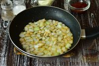 Фото приготовления рецепта: Мясные "стожки" с огурцами, картофелем и сыром - шаг №8