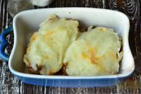 Фото приготовления рецепта: Мясные "стожки" с огурцами, картофелем и сыром - шаг №14