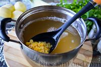 Фото приготовления рецепта: Гороховый суп с охотничьими колбасками и плавленым сыром - шаг №3