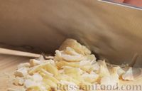 Фото приготовления рецепта: "Битые" огурцы с орехами кешью - шаг №2