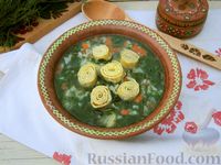 Фото приготовления рецепта: Рисовый суп с крапивой, картофелем и яичными рулетиками - шаг №15