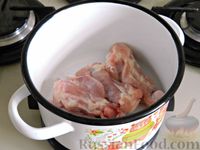 Фото приготовления рецепта: Сырный суп с цветной капустой и горошком, на курином бульоне - шаг №2