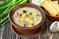Фото к рецепту: Сливочный суп с пшеном и грибами (в мультиварке)