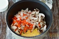 Фото приготовления рецепта: Сливочный суп с пшеном и грибами (в мультиварке) - шаг №4
