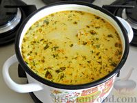 Фото приготовления рецепта: Сырный суп с цветной капустой и горошком, на курином бульоне - шаг №14