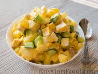 Фото к рецепту: Салат с курицей, ананасами, огурцами и кукурузой