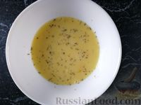 Фото приготовления рецепта: Кесадилья с омлетом, свежим огурцом и сыром - шаг №6