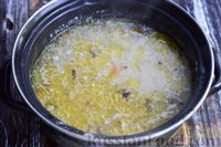Фото приготовления рецепта: Куриный суп с шампиньонами и яблоком - шаг №16