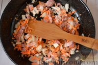 Фото приготовления рецепта: Томатный суп со свиными рёбрышками, чечевицей и копчёной грудинкой - шаг №7
