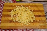 Фото приготовления рецепта: Сэндвич с макаронами и сыром - шаг №3