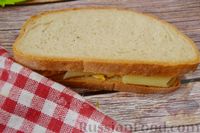 Фото приготовления рецепта: Сэндвич с макаронами и сыром - шаг №7