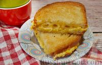 Фото приготовления рецепта: Сэндвич с макаронами и сыром - шаг №9