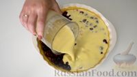 Фото приготовления рецепта: Песочный пирог с вишней в сметанной заливке - шаг №8
