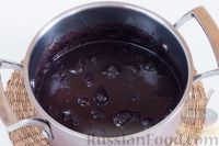 Фото приготовления рецепта: Клубничное варенье с шоколадом (на зиму) - шаг №7
