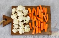 Фото приготовления рецепта: Закуска из цветной капусты и моркови с чесноком - шаг №2