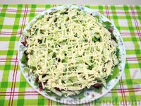 Фото приготовления рецепта: Мясной салат с яичными блинчиками и огурцами - шаг №19