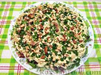 Фото приготовления рецепта: Мясной салат с яичными блинчиками и огурцами - шаг №23