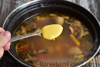 Фото приготовления рецепта: Куриный суп с шампиньонами и клёцками - шаг №15