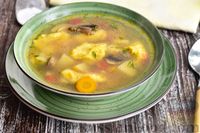 Фото приготовления рецепта: Куриный суп с шампиньонами и клёцками - шаг №18