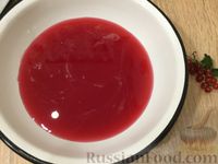 Фото приготовления рецепта: Желе из красной смородины холодным способом - шаг №5