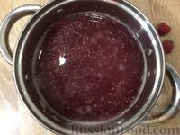 Фото приготовления рецепта: Морс клюквенный, брусничный, черносмородиновый или малиновый - шаг №4