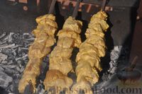 Фото приготовления рецепта: Шашлык из куриной грудки в майонезном маринаде - шаг №7
