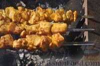 Фото приготовления рецепта: Шашлык из куриной грудки в майонезном маринаде - шаг №8