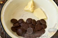 Фото приготовления рецепта: Шоколадный кекс с вишней - шаг №12
