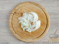 Фото приготовления рецепта: Салат с грибами, баклажанами, яйцами и маринованным луком - шаг №9