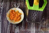 Фото приготовления рецепта: Творожный пирог с цедрой апельсина и шоколадной глазурью - шаг №9