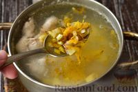 Фото приготовления рецепта: Куриный суп с рисом и капустой - шаг №10