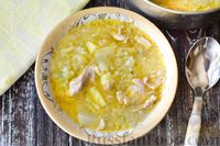 Фото приготовления рецепта: Куриный суп с рисом и капустой - шаг №19