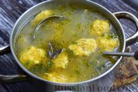 Фото приготовления рецепта: Куриный суп с сырными клецками и рисом - шаг №16