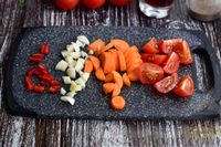 Фото приготовления рецепта: Салат из яиц, жареного лука, моркови и сухариков - шаг №1
