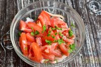 Фото приготовления рецепта: Салат "Алые паруса" с кальмарами и помидорами - шаг №8