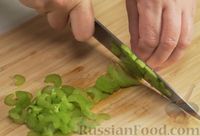 Фото приготовления рецепта: Капустный салат "Коул-сло" с сельдереем - шаг №3