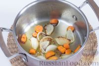 Фото приготовления рецепта: Томатный суп с баклажанами и нутом - шаг №4