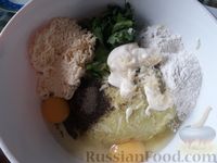 Фото приготовления рецепта: Кабачковые оладьи с плавленым сыром и зеленью - шаг №6