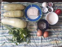 Фото приготовления рецепта: Кабачковые оладьи с плавленым сыром и зеленью - шаг №1
