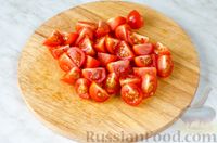 Фото приготовления рецепта: Салат с куриным филе, черешней, помидорами черри и орехами - шаг №6