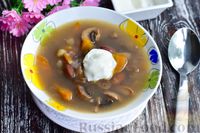 Фото к рецепту: Суп с говядиной, фасолью и грибами