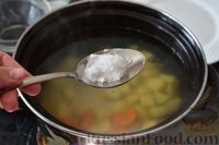 Фото приготовления рецепта: Суп с рыбными фрикадельками и рисом - шаг №8