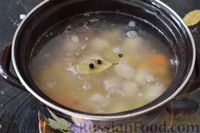 Фото приготовления рецепта: Суп с рыбными фрикадельками и рисом - шаг №10