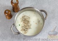 Фото приготовления рецепта: Куриный суп-пюре с грибами, кабачком и плавленым сыром - шаг №7